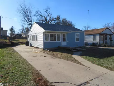 404 Innes Blvd, Marshalltown, IA 50158