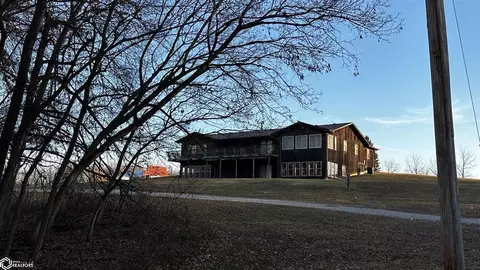 2535 Bill Bone Dr, Oskaloosa, IA 52577
