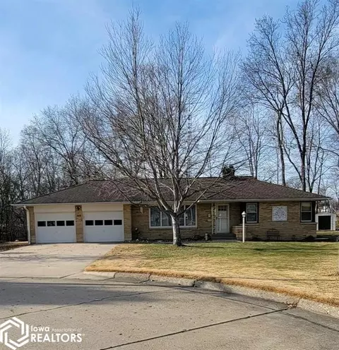 109 Crestview Dr, Burlington, IA 52601