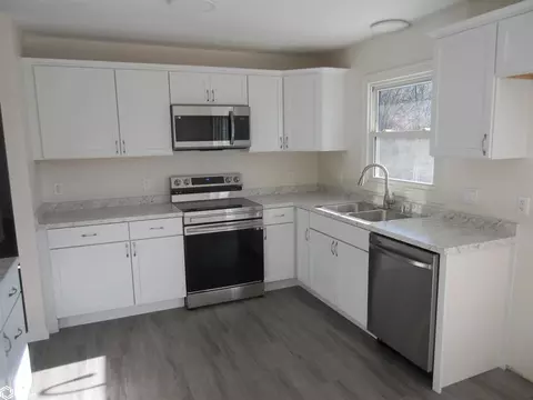 Kitchen - 1620 Pine St, Hamilton, IL 62341 photo 2 of 3