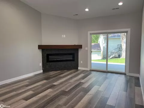 405 E Valley Dr, Carroll, IA 51401 photo 3