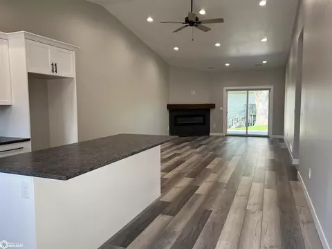 405 E Valley Dr, Carroll, IA 51401 photo 2