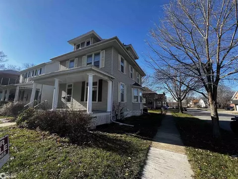 1115 N 7th St, Burlington, IA 52601