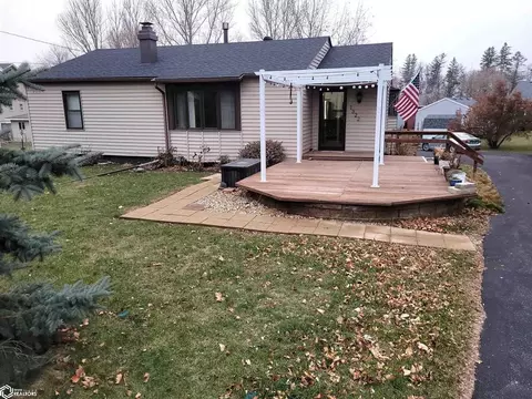 1322 N Shore Dr, Clear Lake, IA 50428