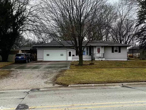 1811 Greene St, Adel, IA 50003