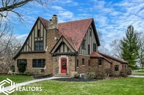 703 W 9th St S, Newton, IA 50208