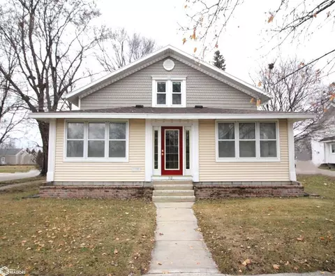 312 1st St NE, Britt, IA 50423