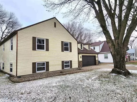 30 Concord Ln, Mason City, IA 50401