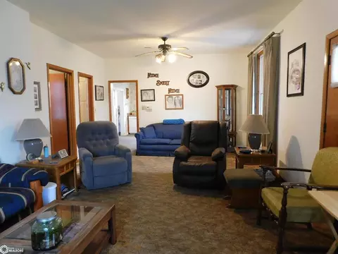 406 E Washington St, Monroe, IA 50170 photo 4