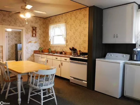 406 E Washington St, Monroe, IA 50170 photo 13