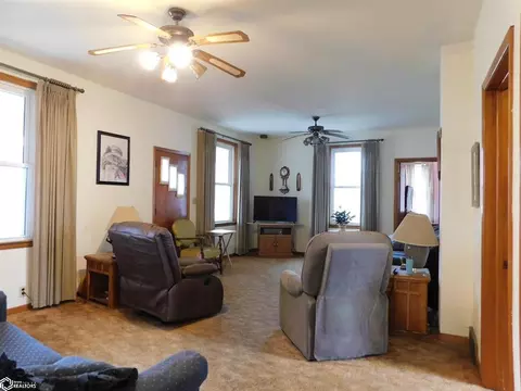 406 E Washington St, Monroe, IA 50170 photo 2