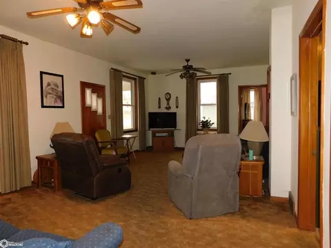 406 E Washington St, Monroe, IA 50170 photo 6