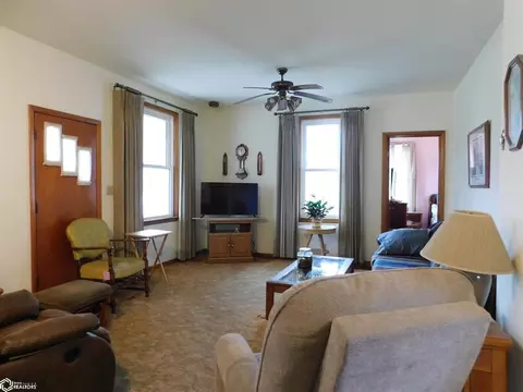 406 E Washington St, Monroe, IA 50170 photo 3
