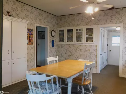 406 E Washington St, Monroe, IA 50170 photo 5
