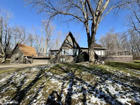 10668 Rolling Hills Rd, Burlington, IA 52601