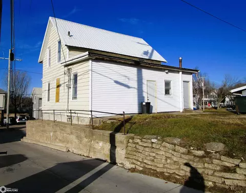 312 College Ave, Iowa Falls, IA 50126