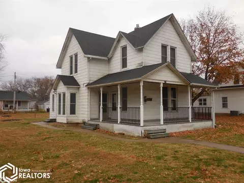 227 S 2nd St, Wapello, IA 52653