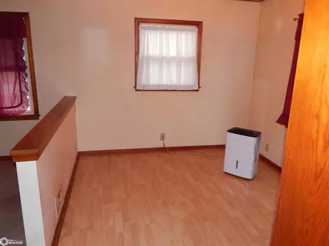 1517 12th St, Eldora, IA 50627 photo 5