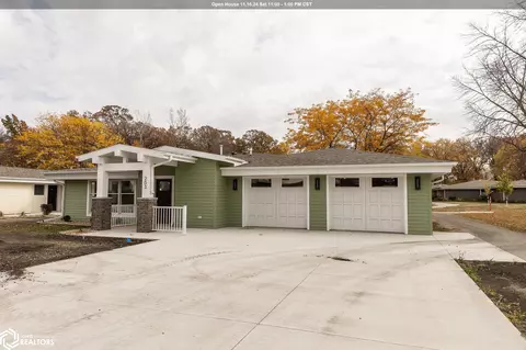 203 Glen Oaks Dr, Clear Lake, IA 50428
