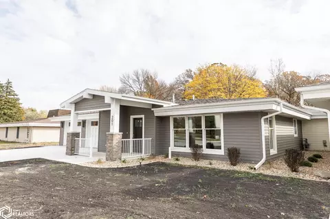 201 Glen Oaks Dr, Clear Lake, IA 50428
