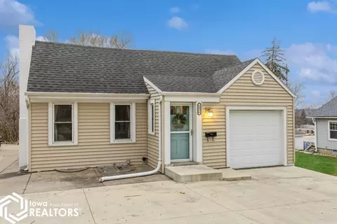 6426 University Ave, Windsor Heights, IA 50324