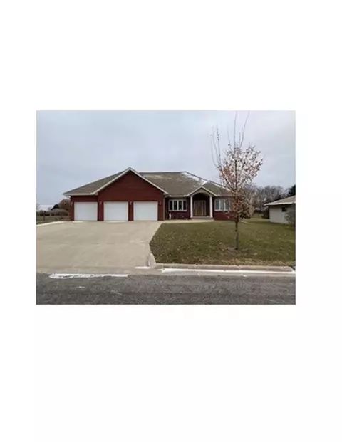714 2nd St, Whittemore, IA 50598