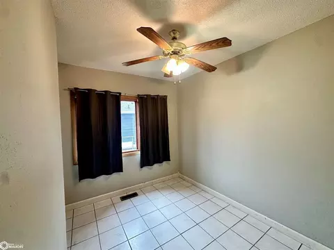290 E 11th St, Garner, IA 50438 photo 6