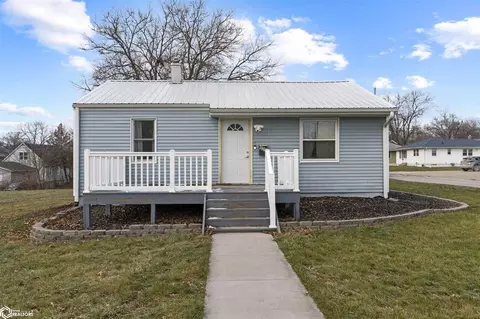 825 Emmett St, Burlington, IA 52601