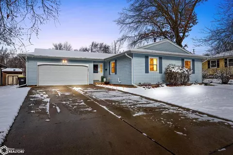 3304 Sweet Briar Ave, Iowa City, IA 52245