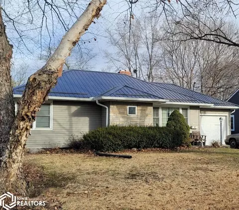 411 K Ave W, Oskaloosa, IA 52577