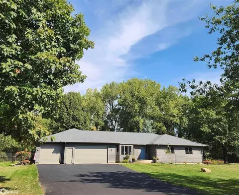 1100 Birch Dr, Mason City, IA 50401