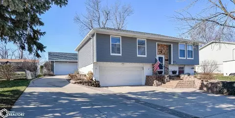 2003 S 4th Ave, Marshalltown, IA 50158