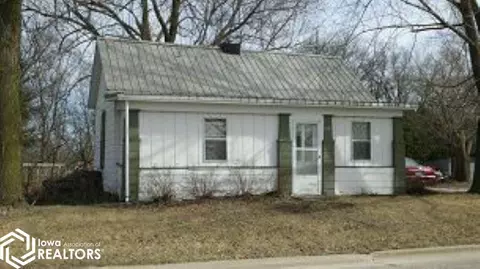 118 N Gear Ave, West Burlington, IA 52655