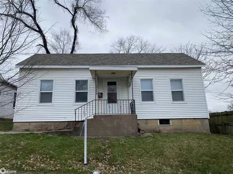 259 S 10th St, Burlington, IA 52601