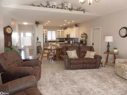 1420 E 11th St, Carroll, IA 51401 photo 4