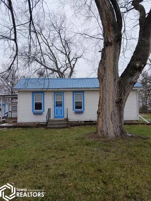 900 N 10th St, Fairfield, IA 52556