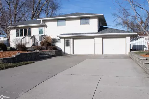208 Olson Way, Marshalltown, IA 50158