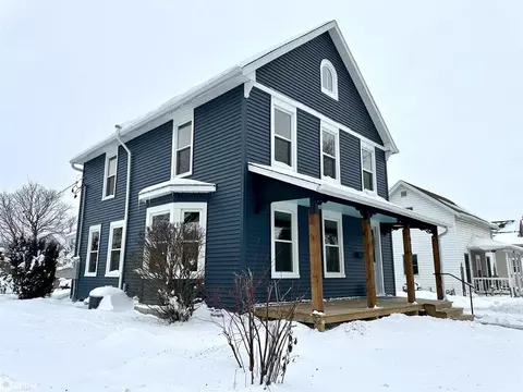 925 Spring St, Grinnell, IA 50112