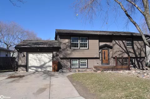 527 Granada Rd, Carroll, IA 51401