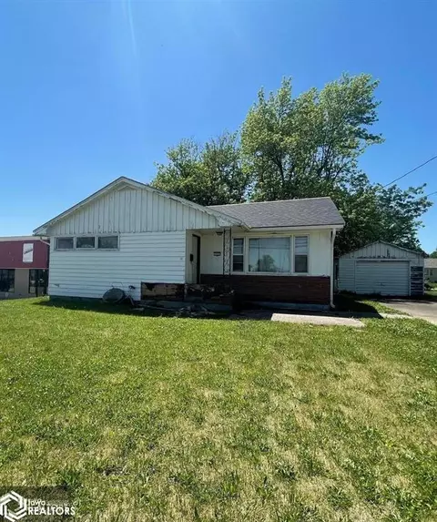 712 N 18th St, Centerville, IA 52544