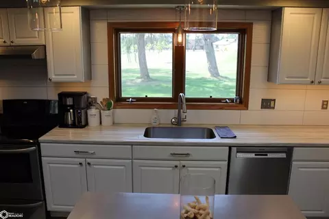 Kitchen - 23 17th Ave, Hampton, IA 50441 photo 4 of 5