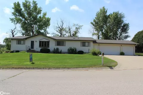 Exterior - 23 17th Ave, Hampton, IA 50441 photo 3 of 4