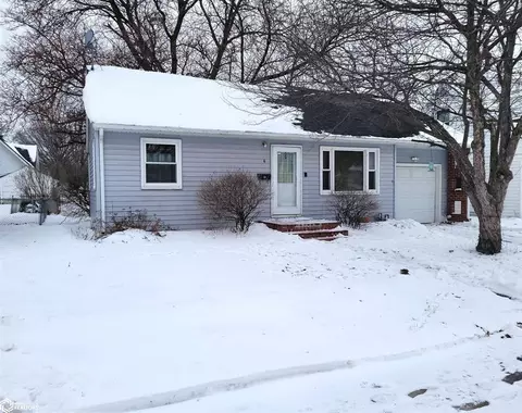 6 S Indiana Ave, Mason City, IA 50401