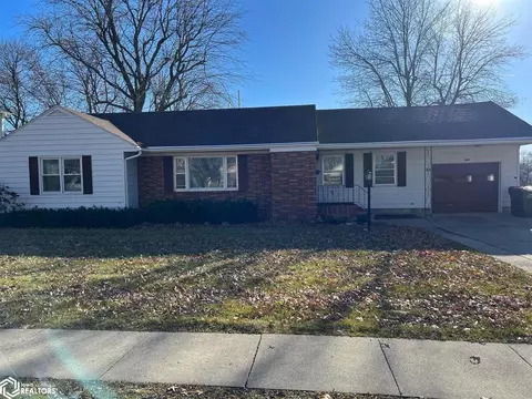 305 E Jefferson St, Mount Ayr, IA 50854
