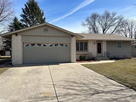 10 N Madison St, Emmetsburg, IA 50536