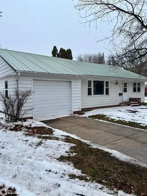 320 1st St NW, Clarion, IA 50525