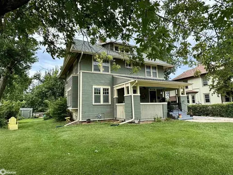 1427 West St, Grinnell, IA 50112