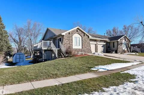 201-203 W Southridge Rd, Marshalltown, IA 50158