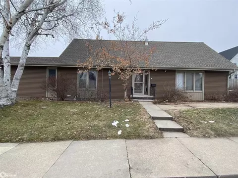 5 N 8th St, Marshalltown, IA 50158