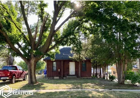 710 2nd Ave SE, Oelwein, IA 50662
